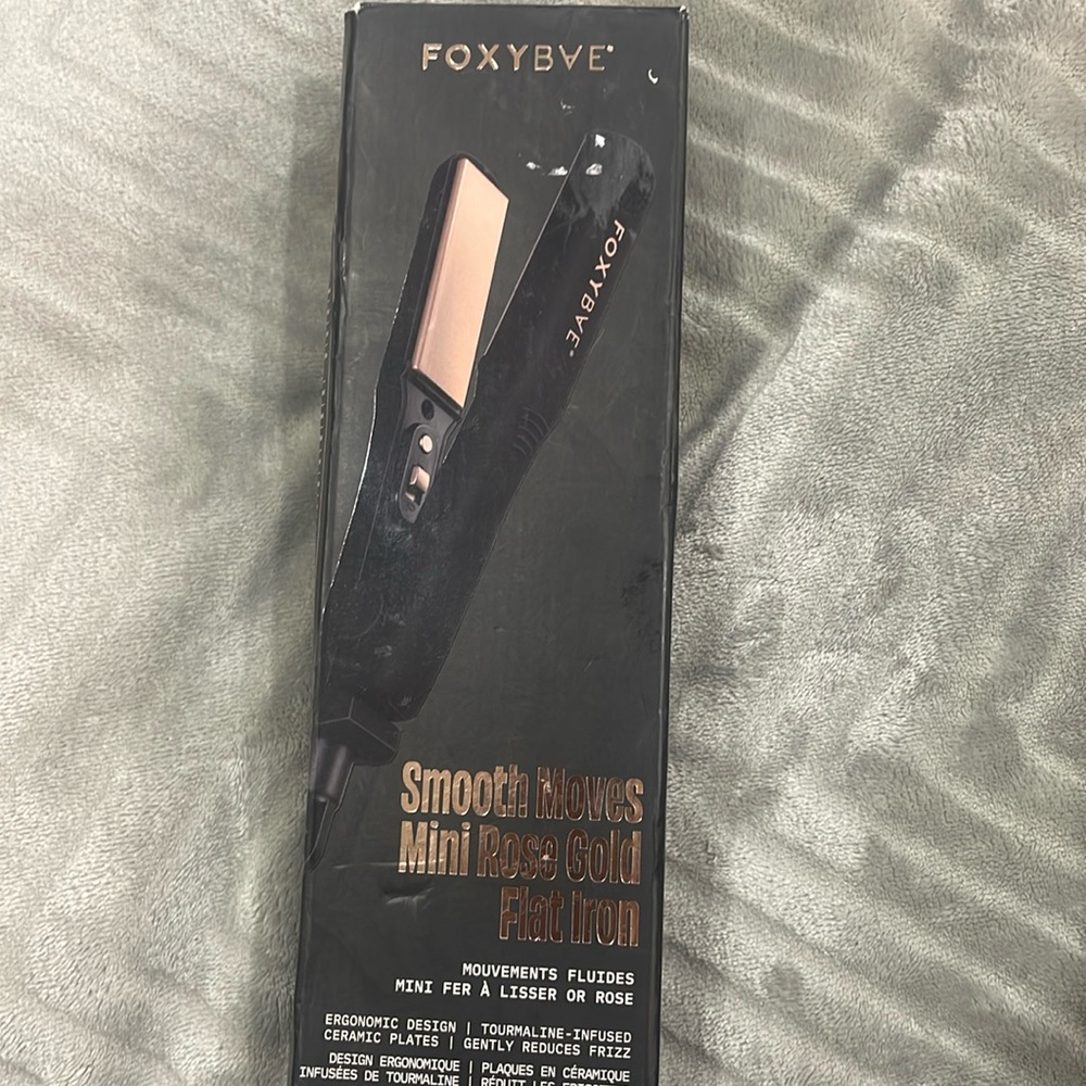 Foxy bae mini rose gold flat iron